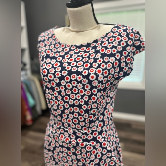 BODEN Floral Ditzy Print Dress Sz 6 Short Sleeve Knit Pockets Stretch Blue Red - Picture 2 of 6